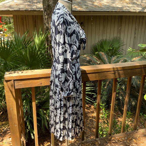 NWT J. Crew Drapey Tie Neck Top in Shadow Floral, Blouse - Picture 11 of 15